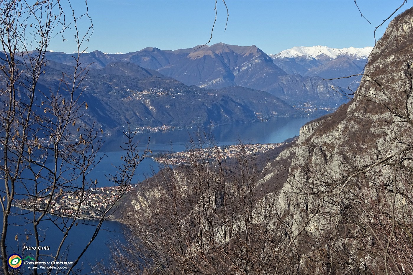 40 Vista verso Bellagio con Abbadia Lariana e Bellano che si 'immegrono' nel Lago di Como.JPG